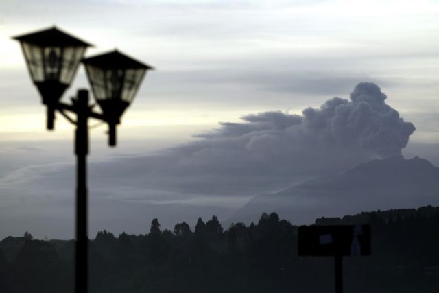 Ακόμα «καπνίζει» το ηφαίστειο Καλμπούκο, προκαλώντας προβλήματα